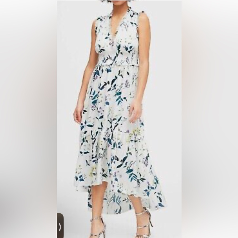 Long 💙beautiful floral dress💙white blue green size 0 summer dress. Like new!